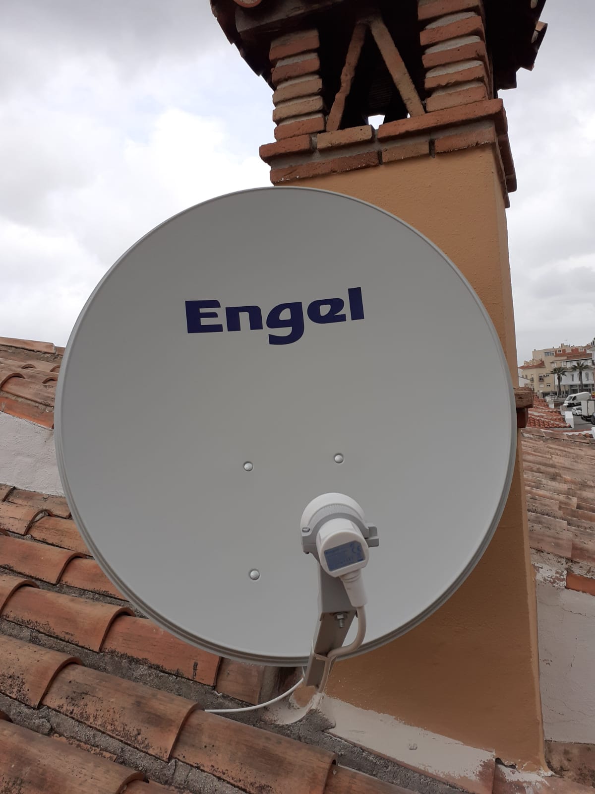 Instalación de antenas parabólicas de 60, 80 cm en Cártama